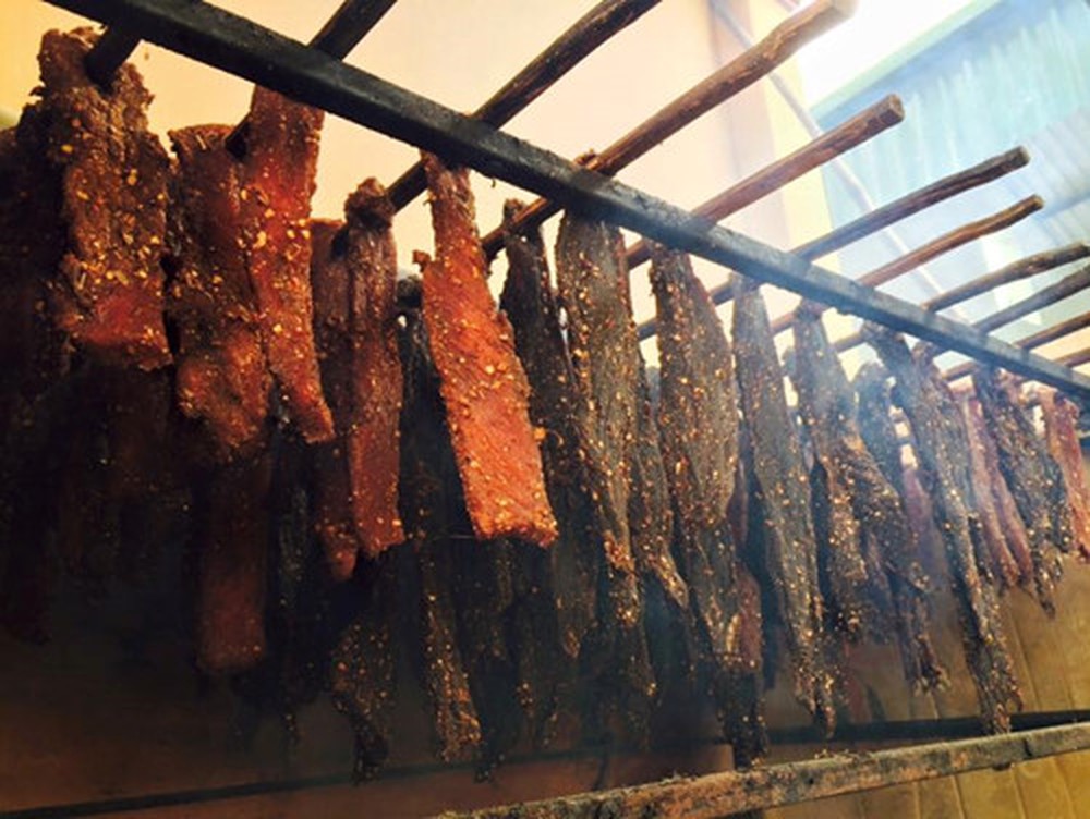 Món thịt khô mang hương của khói